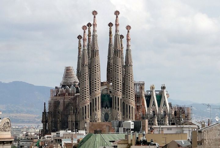 Sagrada Familia (Barcelona, Spain)
