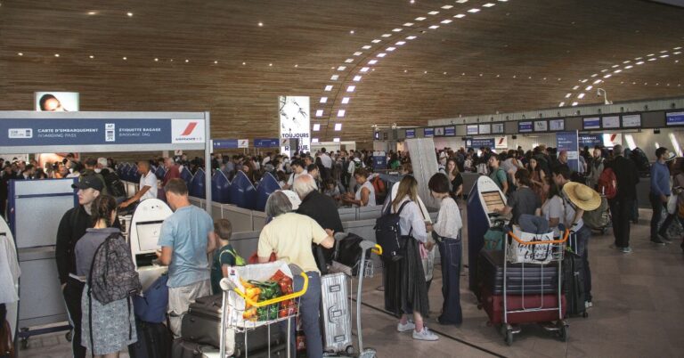 15 Hidden Airline Fees That You Can Totally Skip