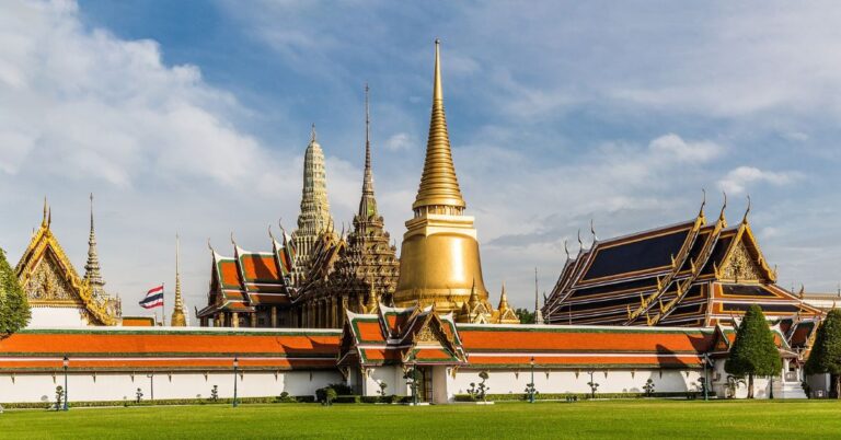 15 Thai Customs Every First-Time Visitor Should Know