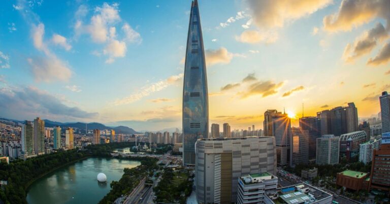 15 Essential Lessons First-Time Visitors Learn Fast In South Korea