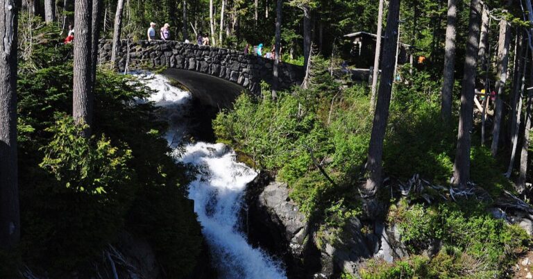 15 Beginner Hikes That Lead To Gorgeous Waterfalls In Washington